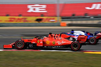 Sebastian Vettel, Ferrari SF90, Daniil Kvyat, Toro Rosso STR14