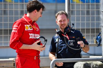 Mattia Binotto, teambaas Ferrari, met Christian Horner, teambaas Red Bull Racing