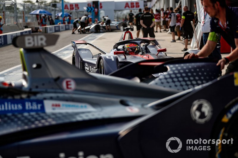 Robin Frijns, Envision Virgin Racing, Audi e-tron FE05, in pit lane