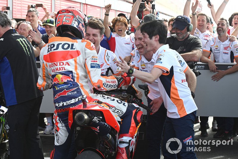 Podio: il vincitore della gara Marc Marquez, Repsol Honda Team, festeggia nel parco chiuso