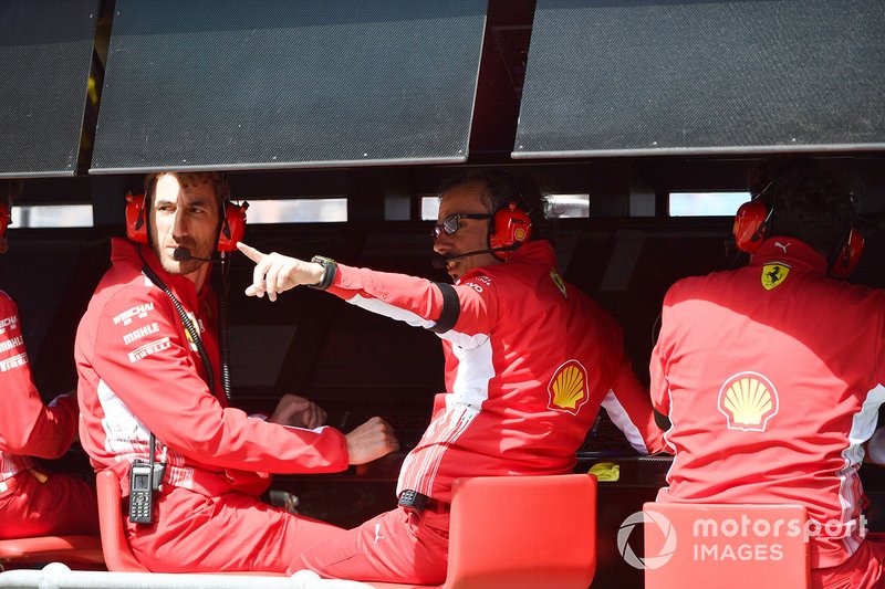 No GP da Austrália veio a primeira ordem pelo rádio, quando Leclerc se aproximava de Vettel: Charles: "Devo ficar atrás de Sebastian? Sim ou não?" Equipe: "Sim e recuar para ter alguma margem" Charles: "Ok"