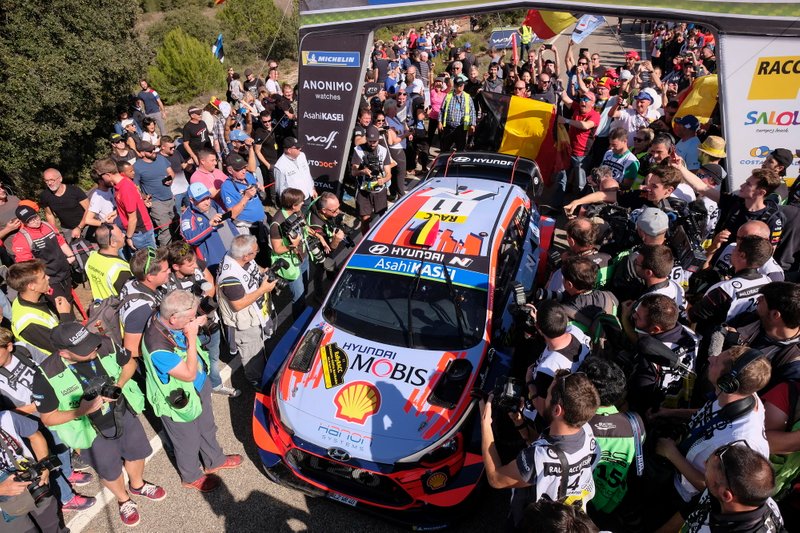 Winner Thierry Neuville, Nicolas Gilsoul, Hyundai Motorsport Hyundai i20 Coupe WRC