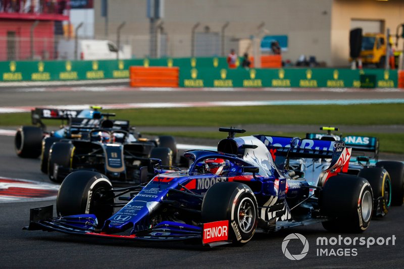 Daniil Kvyat, Toro Rosso STR14, Valtteri Bottas, Mercedes AMG W10