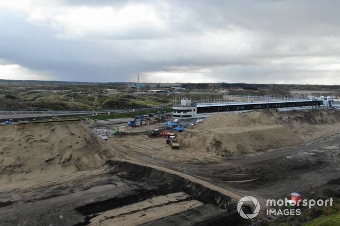 Trabajos de construcción en el autódromo de Zandvoort para el Gran Premio de Holanda