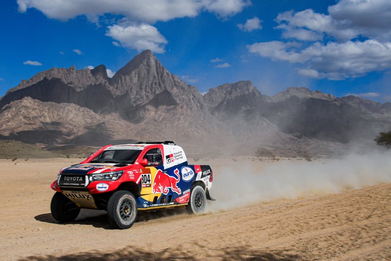 #304 Toyota Gazoo Racing: Giniel De Villiers, Alex Haro Bravo