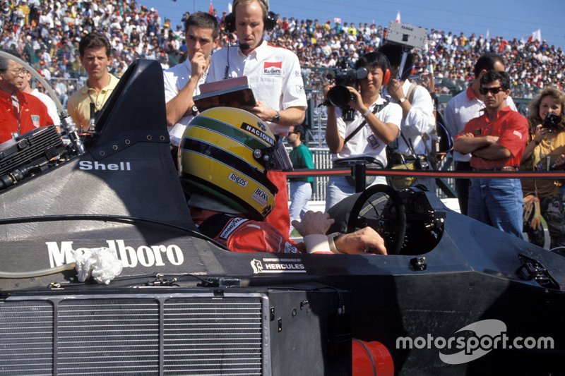 Ayrton Senna, McLaren MP4-5B Honda, on the grid