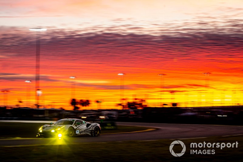 #63 Scuderia Corsa Ferrari 488 GT3, GTD: Cooper MacNeil, Toni Vilander, Jeff Westphal, Alessandro Balzan