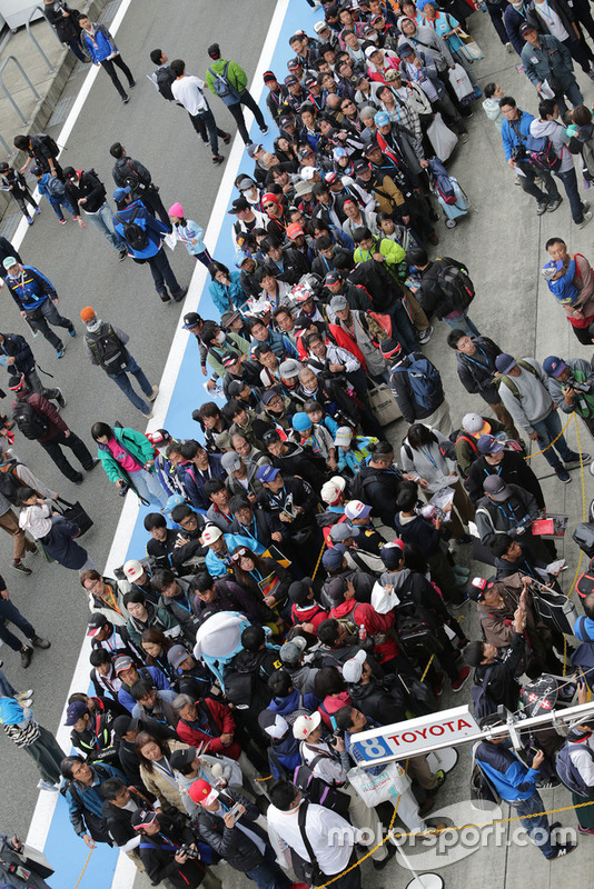 Fans at the autograph session