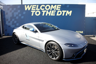 Aston Martin auto