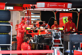 Ferrari SF-71H nel box