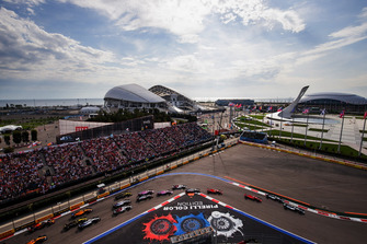 Valtteri Bottas, Mercedes AMG F1 W09, Lewis Hamilton, Mercedes AMG F1 W09, Sebastian Vettel, Ferrari SF71H, Kimi Raikkonen, Ferrari SF71H, Charles Leclerc, Sauber C37, Kevin Magnussen, Haas F1 Team VF-18, Esteban Ocon, Racing Point Force India VJM11