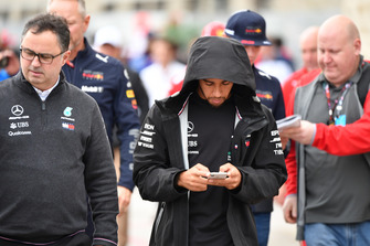 Ron Meadows, Mercedes AMG F1 Team Manager and Lewis Hamilton, Mercedes AMG F1