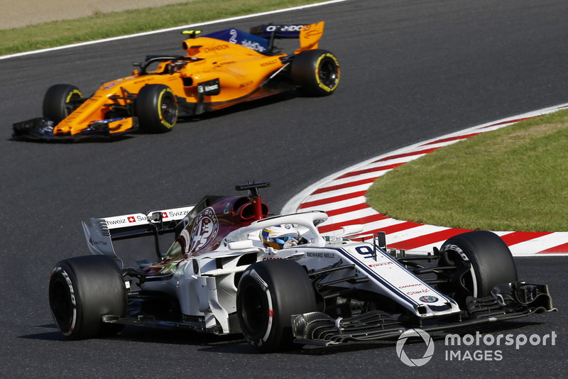 Marcus Ericsson, Sauber C37 y Stoffel Vandoorne, McLaren MCL33