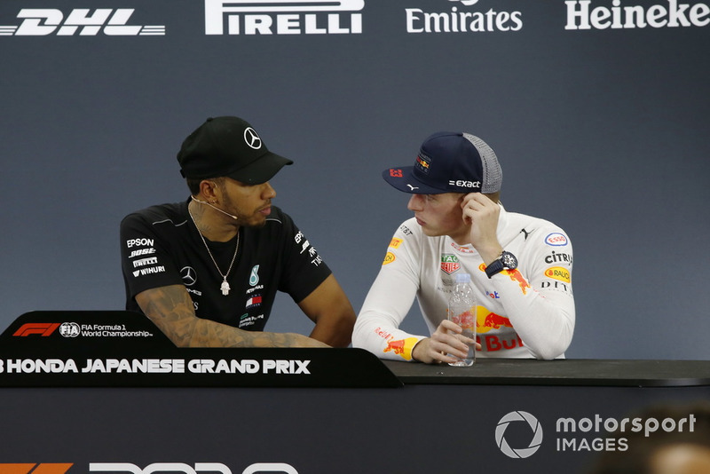 Lewis Hamilton, Mercedes AMG F1 y Max Verstappen, Red Bull Racing,