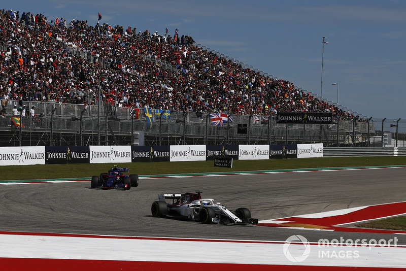 Marcus Ericsson, Sauber C37 e Pierre Gasly, Scuderia Toro Rosso STR13