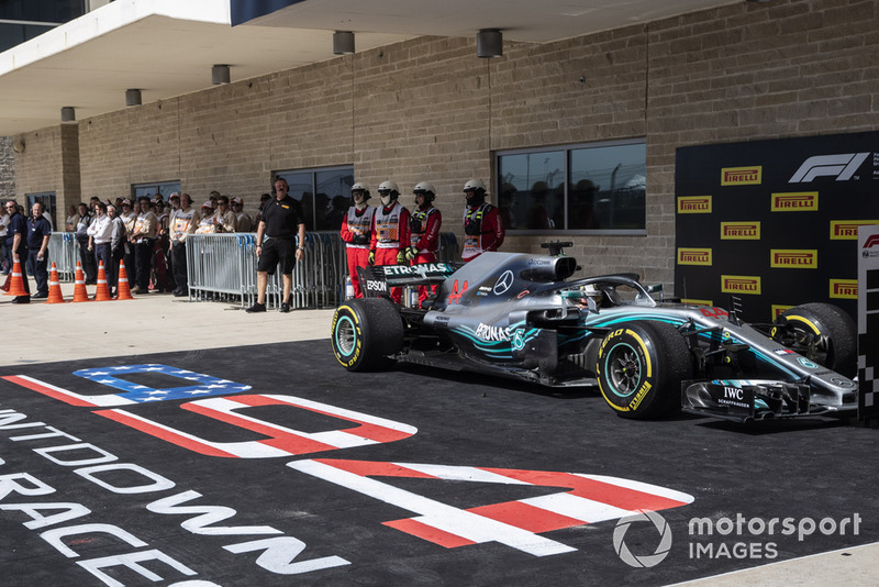 Lewis Hamilton, Mercedes AMG F1 W09 EQ Power+ dans le parc fermé