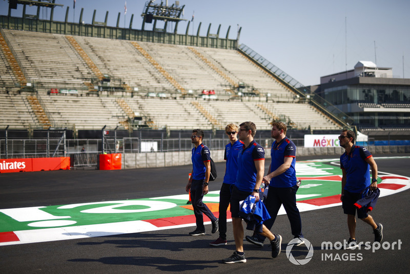 Brendon Hartley, Toro Rosso, fait une reconnaissance de la piste