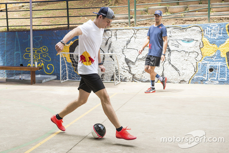 Max Verstappen y Daniel Ricciardo, Red Bull Racing juegan Futsal en Brasil