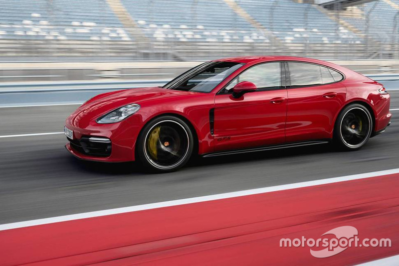Porsche Panamera GTS 2019 року