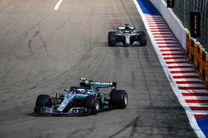 Valtteri Bottas, Mercedes AMG F1 W09, devant Lewis Hamilton, Mercedes AMG F1 W09