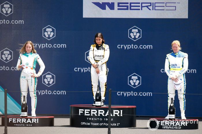 Podio: Ganadora de la carrera Jamie Chadwick, Jenner Racing, segundo lugar Nerea Martí, Quantfury W Series Team, tercer lugar Sarah Moore, Scuderia W.