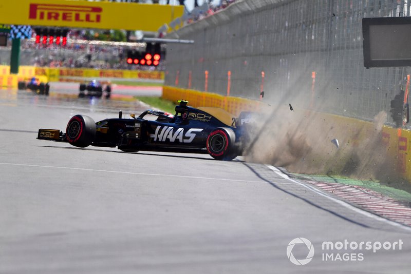 Choque de Kevin Magnussen, Haas F1 Team VF-19, golpea el Muro de los Campeones en la Q2