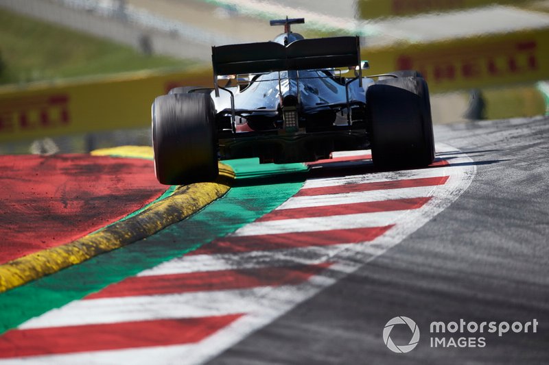 4. Lewis Hamilton scoorde in Abu Dhabi voor de 66ste keer punten op 67 races. Waar lukte dat de voorbije drie seizoenen niet?
