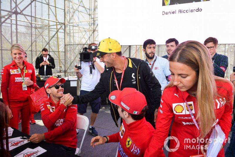 Daniel Ricciardo, Renault, Sebastian Vettel, Ferrari e Charles Leclerc, Ferrari, alla sessione autografi