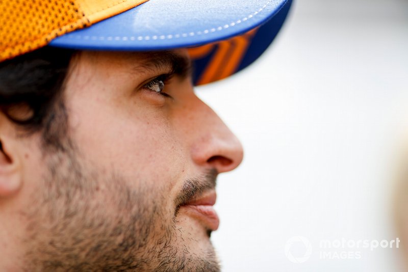 Carlos Sainz Jr., McLaren parla con i media