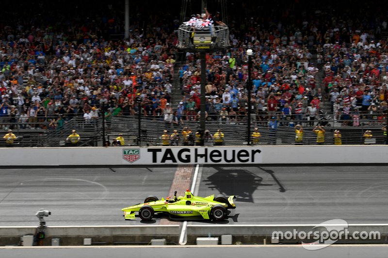 Ganador de la carrera Simon Pagenaud, Team Penske Chevrolet