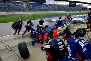 Alex Bowman, Hendrick Motorsports, Chevrolet Camaro Axalta makes a pit stop