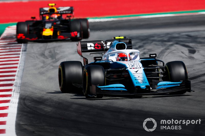 Robert Kubica, Williams FW42, leads Pierre Gasly, Red Bull Racing RB15