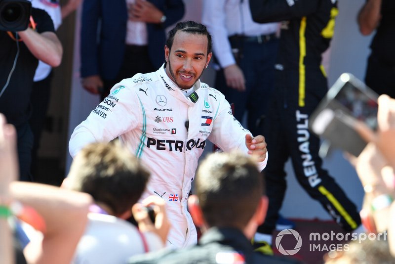 Lewis Hamilton, Mercedes AMG F1, 1st position, celebrates with his team in Parc Ferme