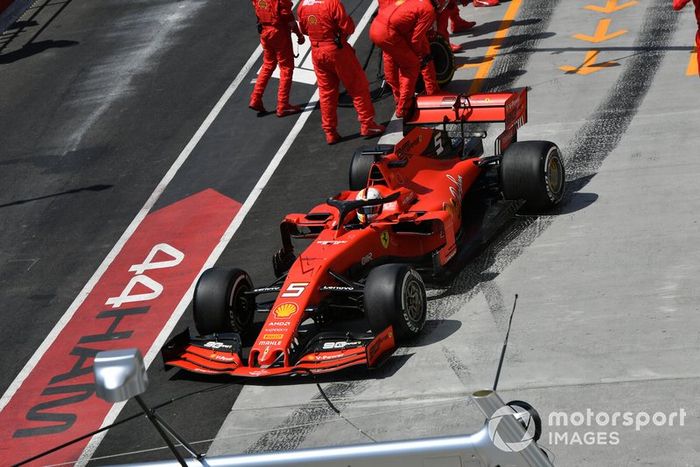 Sebastian Vettel, Ferrari SF90, sale tras una parada