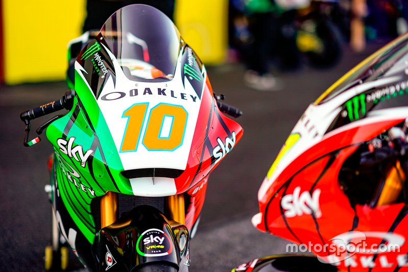 Livrea tricolore sulle moto di Luca Marini, Sky Racing Team VR46 e Nicolò Bulega, Sky Racing Team VR46