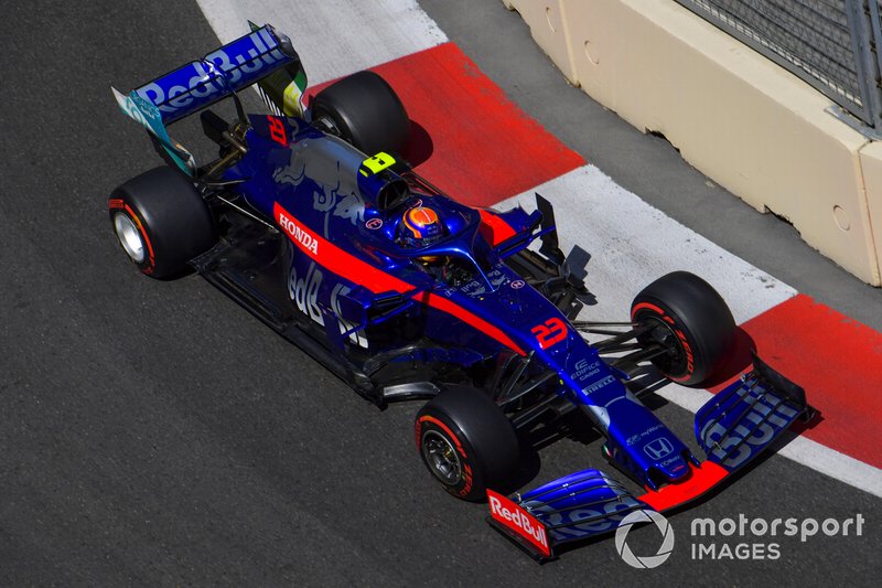 11: Alexander Albon, Toro Rosso STR14, 1'42.494