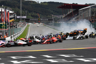 Fernando Alonso, McLaren MCL33 crashes and gets airborne at the start of the race