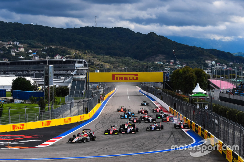 Anthoine Hubert a pris l'avantage sur Giuliano Alesi au premier virage