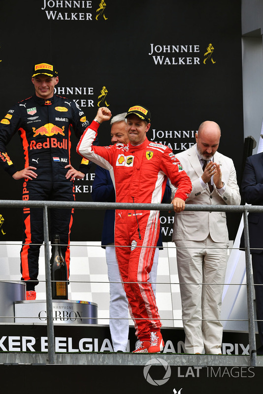 Zwycięzca Sebastian Vettel, Ferrari świętuje na podium