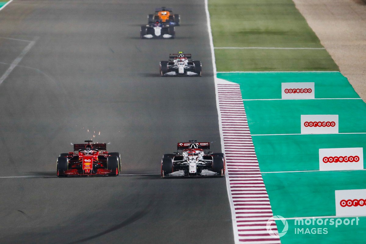 Charles Leclerc, Ferrari SF21, lotta con Kimi Raikkonen, Alfa Romeo Racing C41