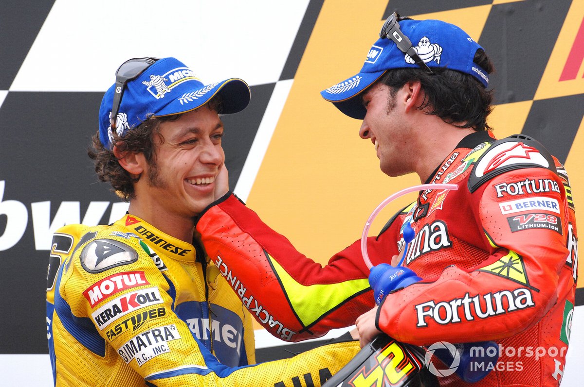 Valentino Rossi, Camel Yamaha Team con el ganador Toni Elías, Fortuna Honda