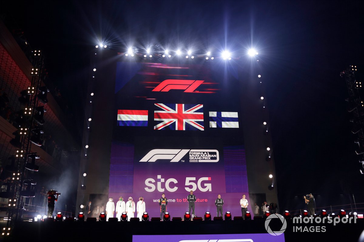 Podio: segundo lugar Max Verstappen, Red Bull Racing, ganador Lewis Hamilton, Mercedes, tercer lugar Valtteri Bottas, Mercedes