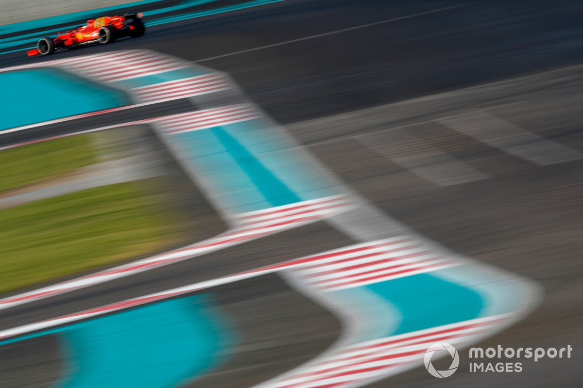 Карлос Сайнс, мул Ferrari SF90