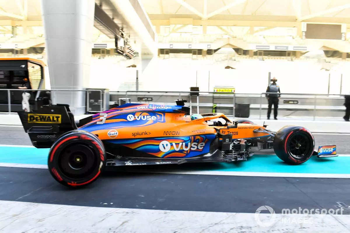daniel-ricciardo-mclaren-mcl35-1.webp
