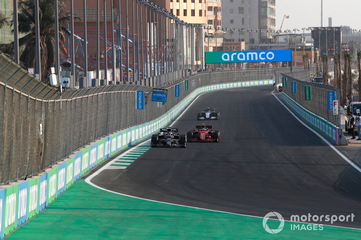 Yuki Tsunoda, AlphaTauri AT02, Carlos Sainz Jr, Ferrari SF21, Nicholas Latifi, Williams FW43B.