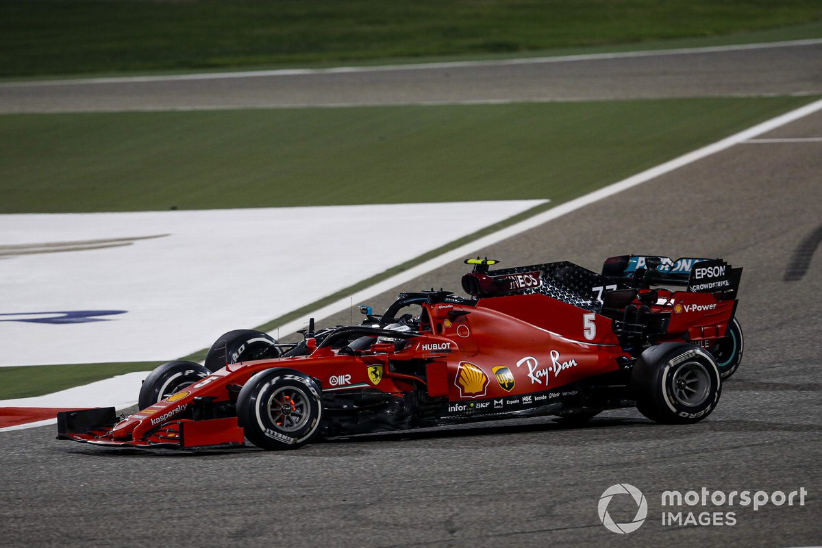 Sebastian Vettel, Ferrari SF1000, e Valtteri Bottas, Mercedes F1 W11