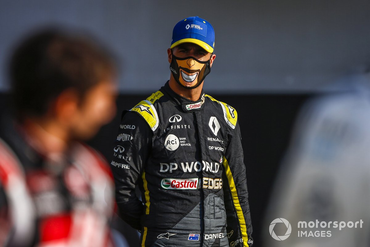 Daniel Ricciardo, Renault F1durante la foto de grupo de los pilotos al final de la temporada