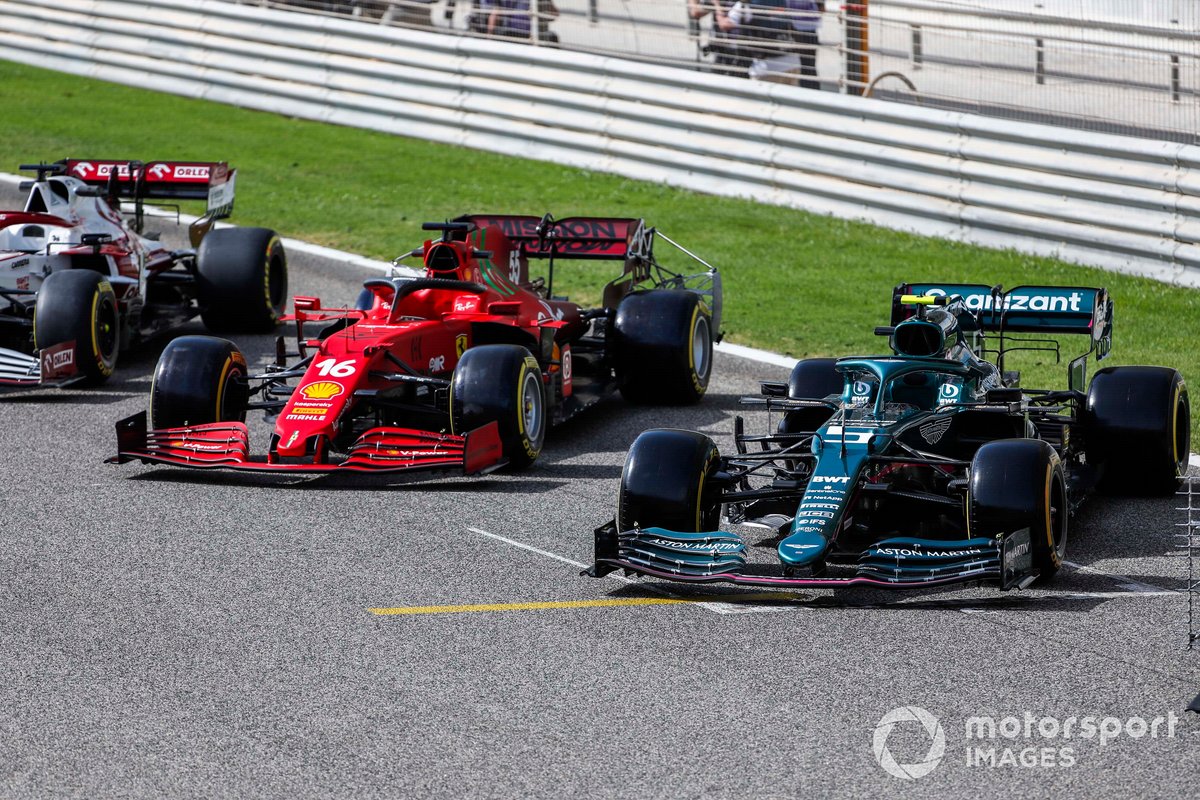 Les monoplaces de Charles Leclerc, Ferrari SF21, et Sebastian Vettel, Aston Martin AMR21