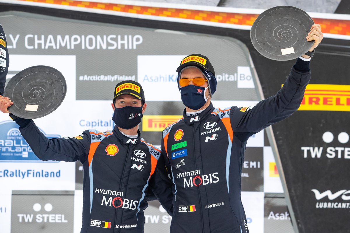 Podio: Thierry Neuville, Martijn Wydaeghe, Hyundai Motorsport Hyundai i20 Coupe WRC