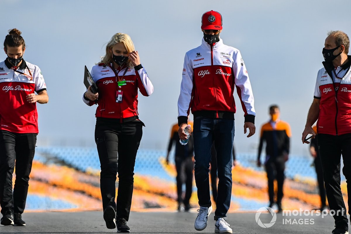 Antonio Giovinazzi, Alfa Romeo walks the track